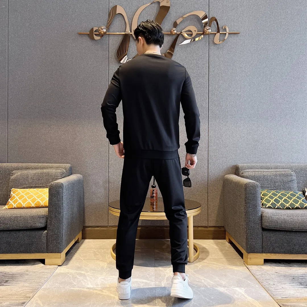 🅿️380 [LV Louis Vuitton] (Fat Man Gospel) hot-selling suit is coming. Focus on the original version of the official website. 2025 new hot-selling sweatshirt suit. The original order is hard to buy🇭🇰. It is the meticulous work of top designers for a fitting and perfect upper body effect. All-natural high-quality Roman cotton 100%, close-fitting comfort, noble and elegant! Original hardware embodies elegance and nobility! Counter size: M-5XL (maximum wear up to 220 pounds)